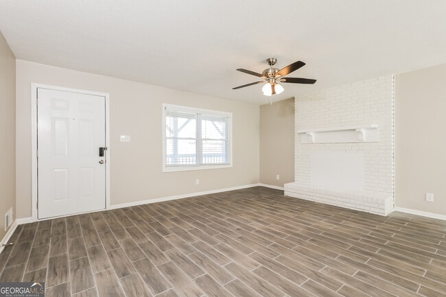 Building Photo - 219 Deerfield Dr