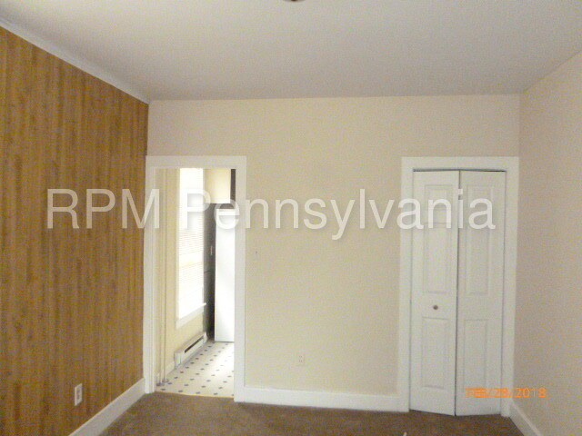 Building Photo - 220 Clymer St