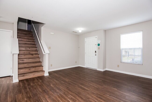 Building Photo - 1605 Bray Dr