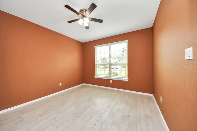 Foto del edificio - 28215 Shorecrest Ln