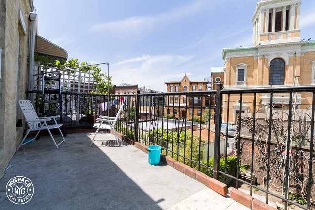 Building Photo - 5813 69th Ave