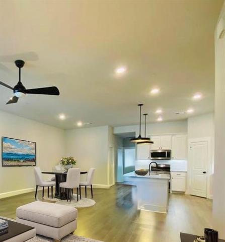 Foto del edificio - 615 Cloverleaf Dr