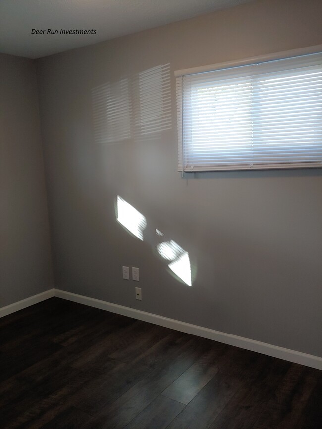 Building Photo - 255 Marchmont Dr