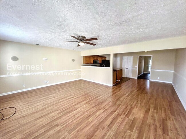 Building Photo - Get $500 OFF your first month’s rent when you sign your lease by 3/31. 2 Bed/2.5 Bath Condo with ...