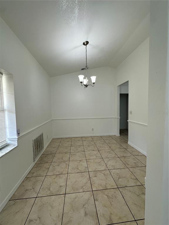 Building Photo - 5525 SE 43rd Ct