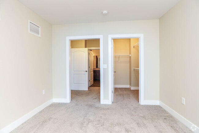 2BR, 2BA - 1,026 SF - The Oxford - The Lane