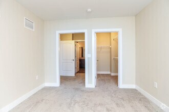 2BR, 2BA - 1,026 SF - The Oxford - The Lane