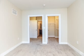 2BR, 2BA - 1,026 SF - The Oxford - The Lane