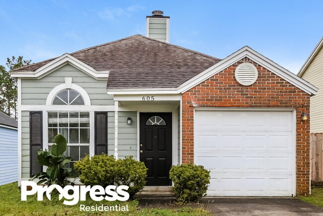 Building Photo - 605 Staffordshire Dr E