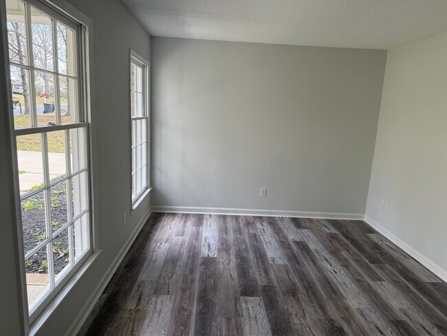 Foto del edificio - 4811 Chaucer Dr