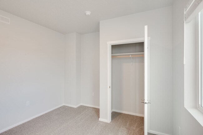 Foto del edificio - 2 Bedroom Apartments in Caldwell With Styl...