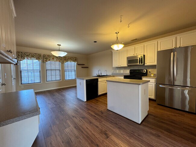 Building Photo - 622 Birch River Ln
