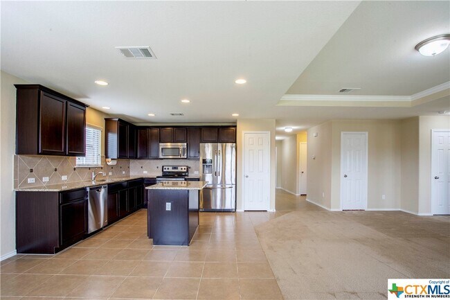 Foto del edificio - 5716 Hopkins Dr
