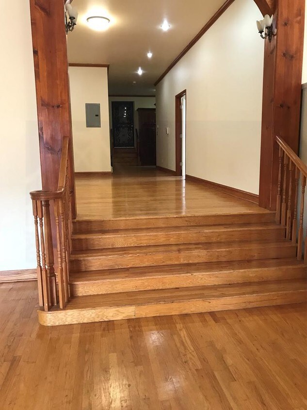 Foto principal - 2415 E Tremont Ave