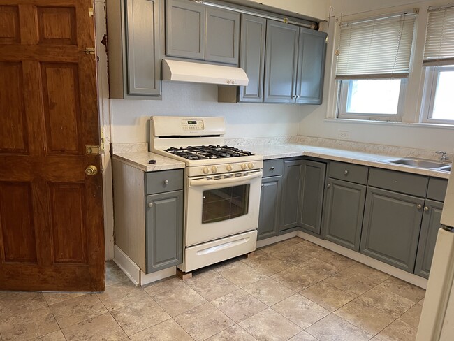 Kitchen - 1020 Lamb St