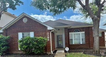 Building Photo - 1126 Holly Dr