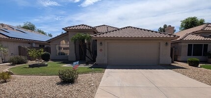 Building Photo - 929 N Quail Ln