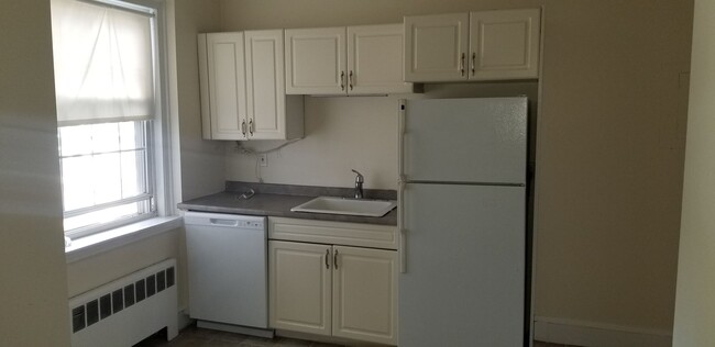 Foto del edificio - Beautiful 1 Bed 1 Bath on Belmont St. in W...