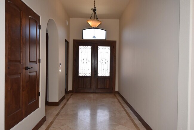 Building Photo - 6264 Wildwood Ct