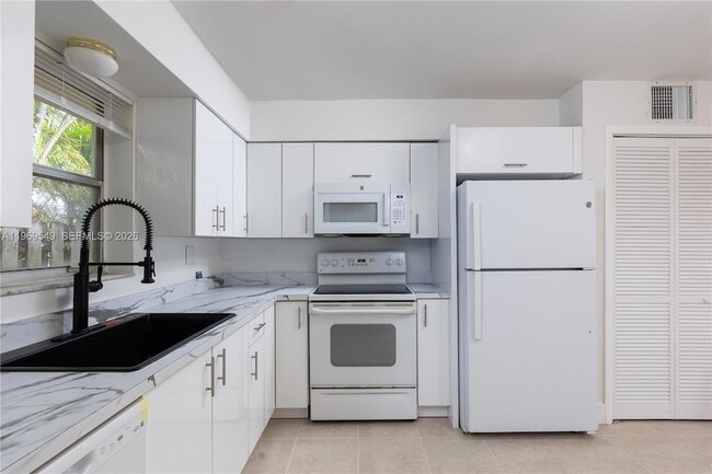 Photo - 129 SE 4th St Townhome