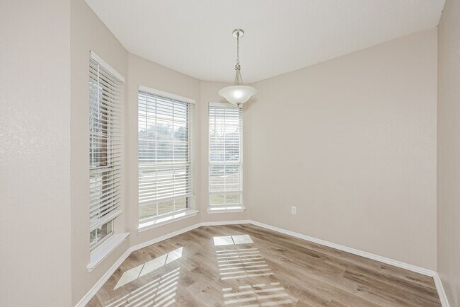 Foto del edificio - 1041 Glencrest Dr