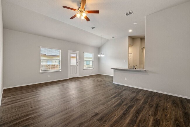 Foto del edificio - GORGEOUS 3 BEDROOM DUPLEX LOCATED IN CONVERSE, TX!
