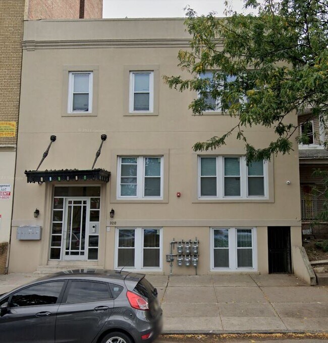Building Photo - 320 Broadway