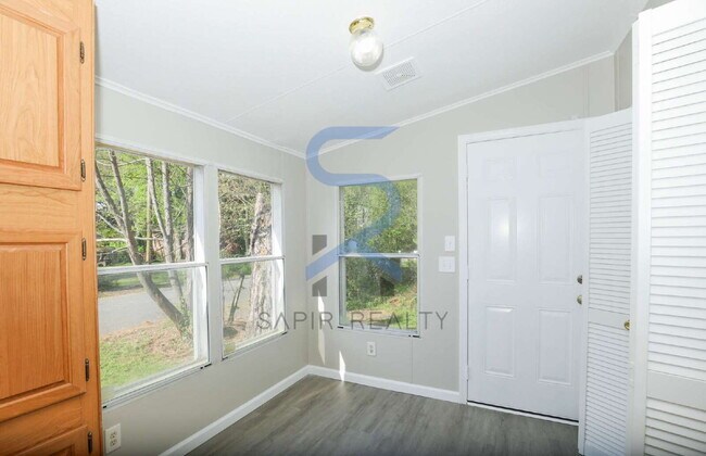 Building Photo - Pet-Friendly & All-Electric – 3 Beds • 2 Baths in Center Hill