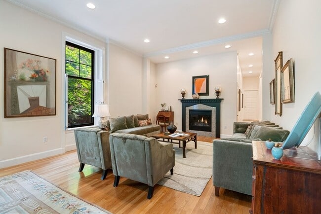 Building Photo - 5 Monument Sq