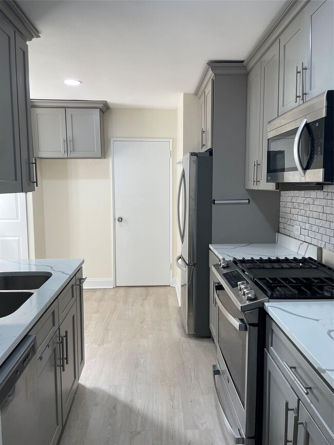 Foto del edificio - 6300 Riverdale Ave