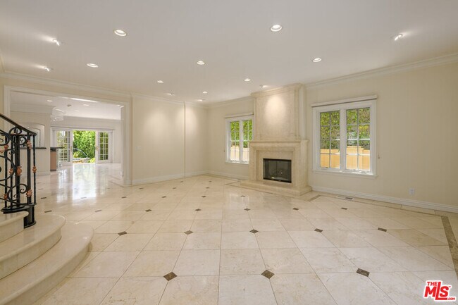 Foto del edificio - 204 Foothill Rd