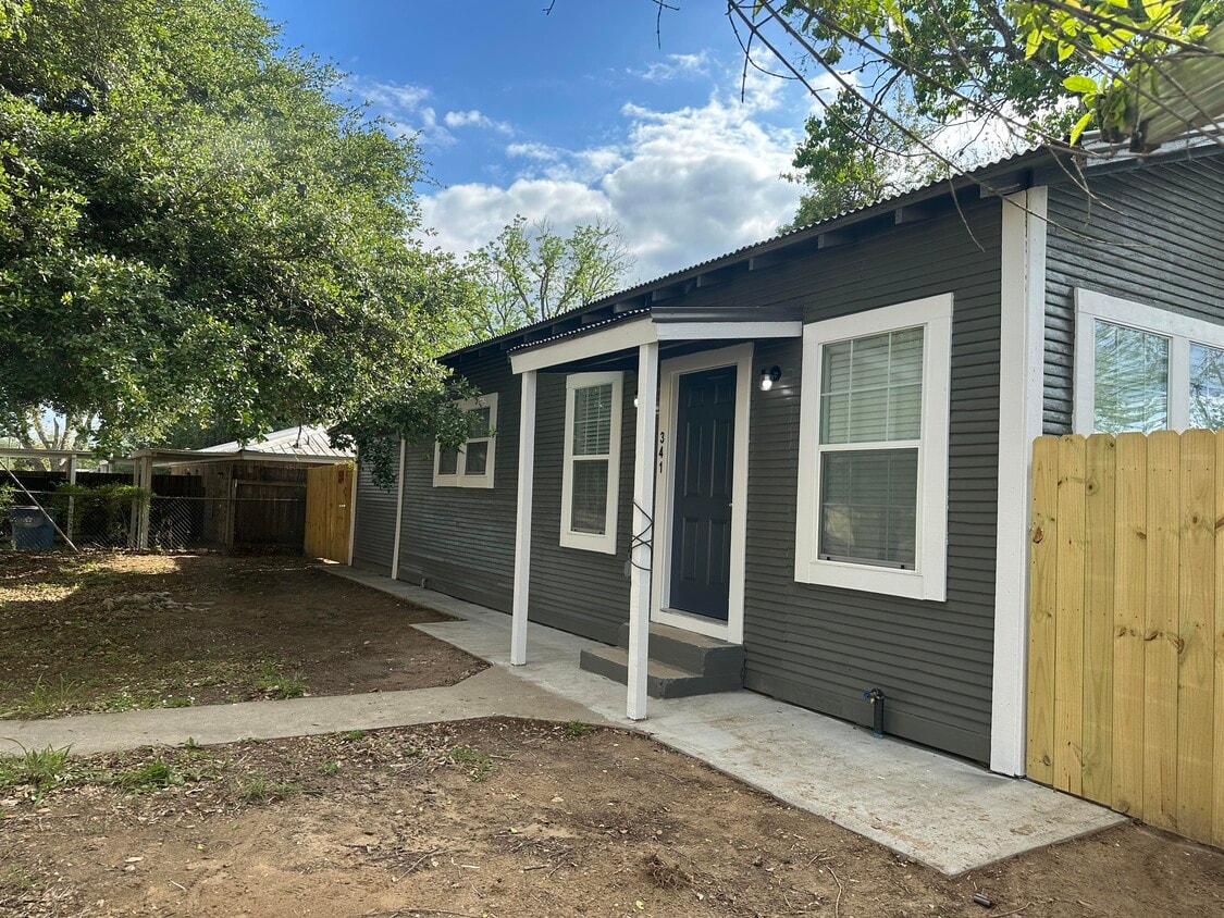 341 N Reed St, Pleasanton, TX 78064 House Rental in Pleasanton, TX