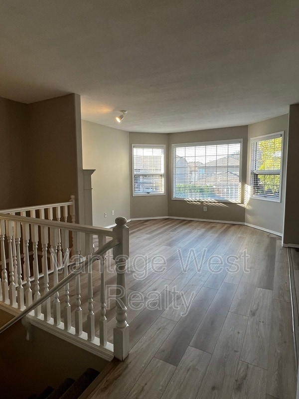 Building Photo - 142 Applebrooke Crescent