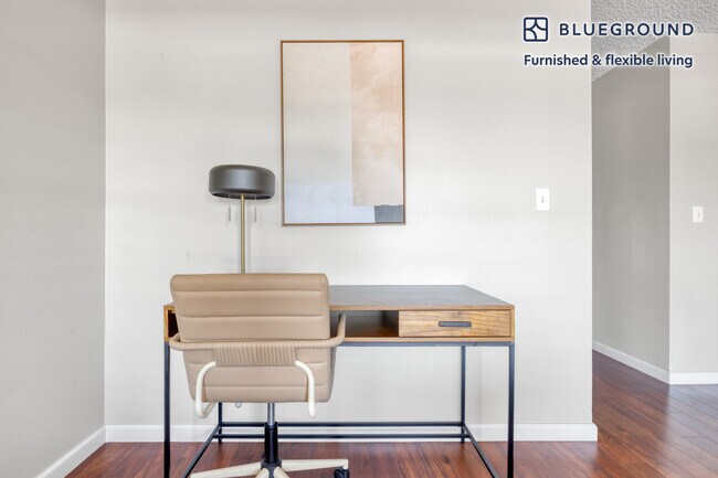 Foto del edificio - 6121 Glade Ave