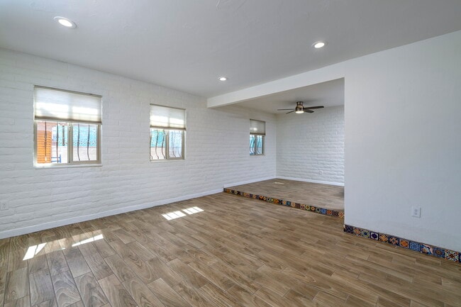 Building Photo - 3031 N Cherry Ave