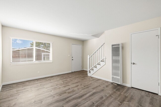 Foto del edificio - Coastal Comfort in Pleasure Point – Modern 2 Bedroom, 1 Bath