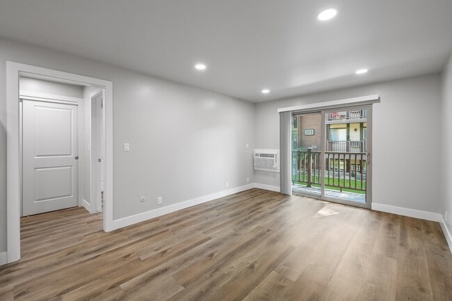 Building Photo - Garden Apartments