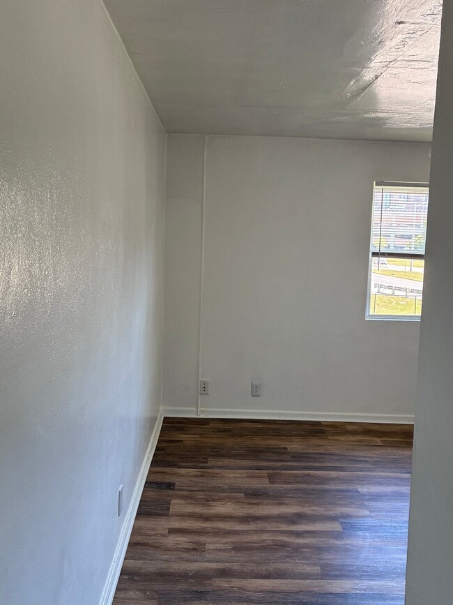 Building Photo - 801 Greenway Ct