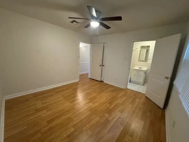 Foto del edificio - 4901 Purdue Dr