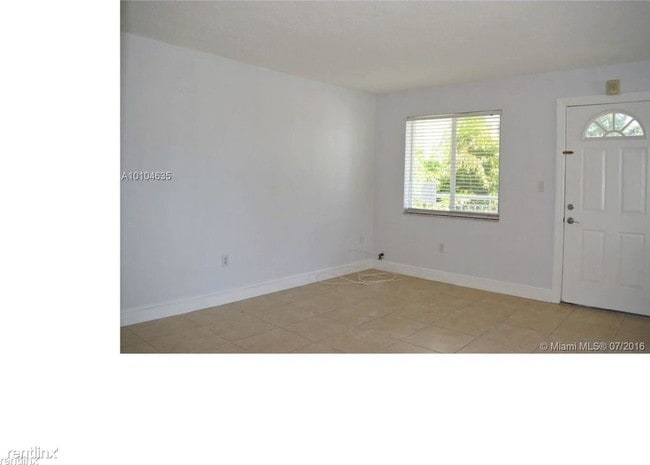 Building Photo - 2 br, 1 bath Condo - 290 Navarre Ave Apt 305