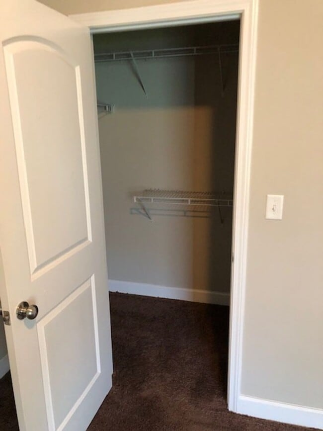 Foto del edificio - 2203 Forest Lake Dr