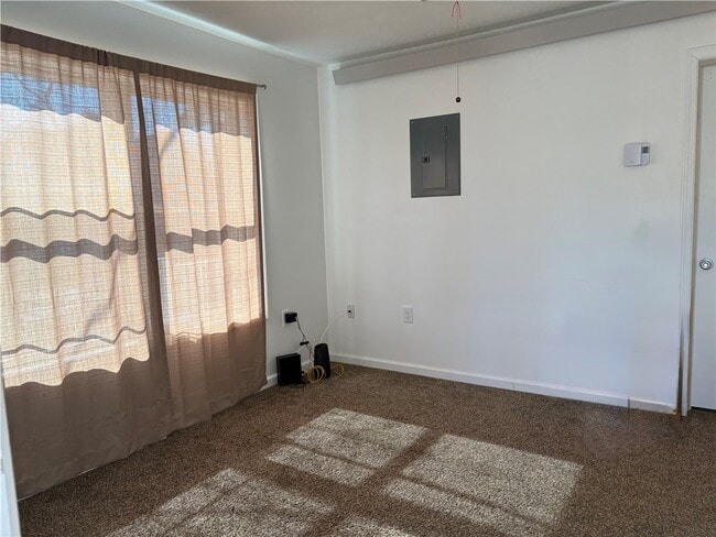 Building Photo - 10647 Pinewood Ave