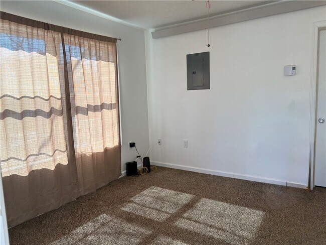 Foto del edificio - 10647 Pinewood Ave