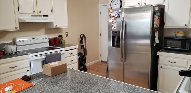 Foto del edificio - Excellent 3 Bed/2.5 Bath Mountain Shadows ...