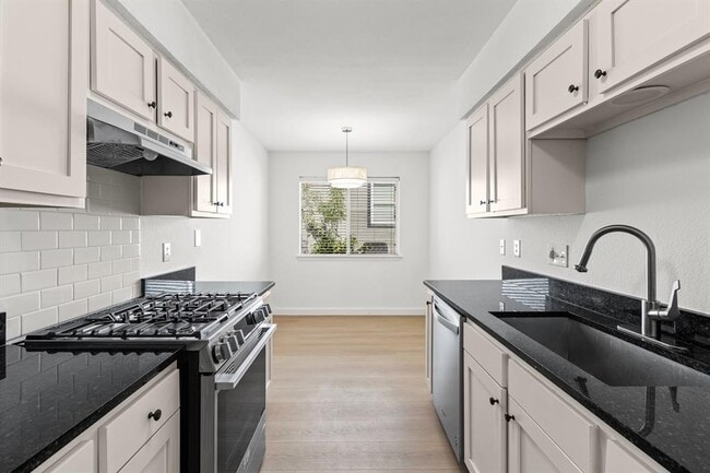 Building Photo - 11131 Henge Dr