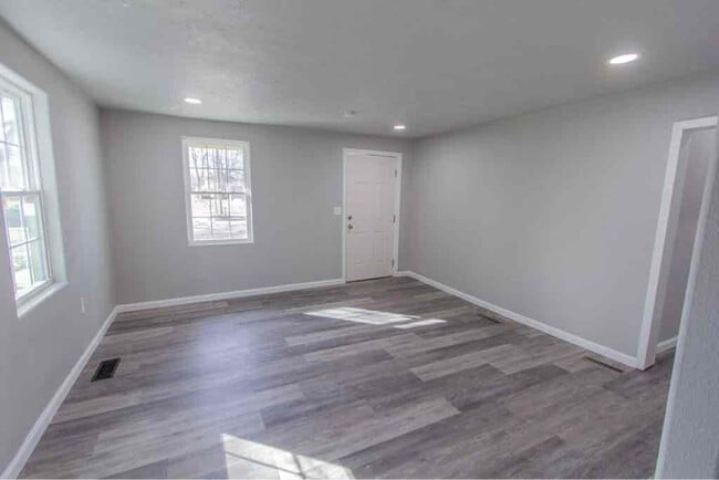 Building Photo - 211 S 2nd St