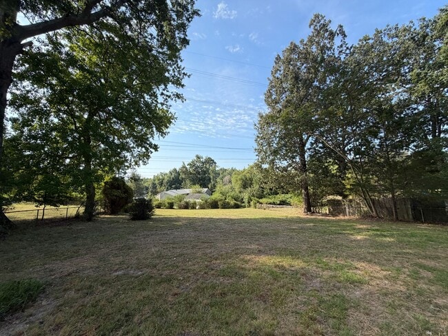 Building Photo - 126 Deerfield Dr