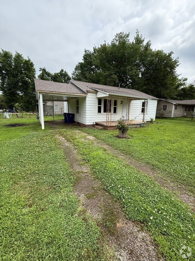 Building Photo - 3221 Emrich St