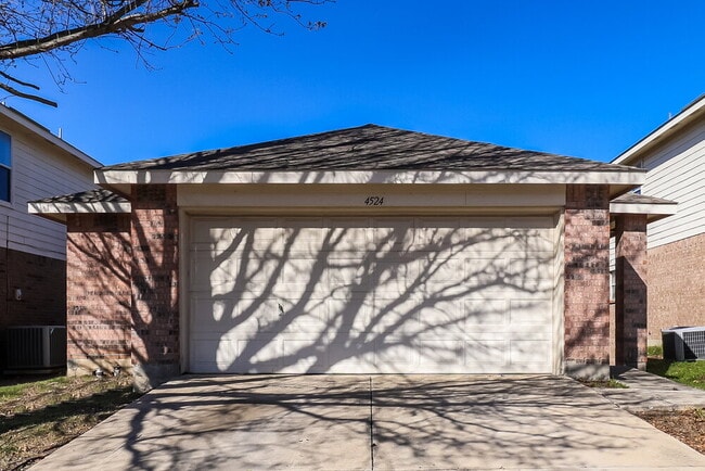 Building Photo - 4524 Waterford Dr
