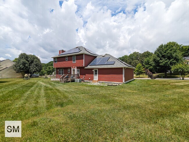 Building Photo - 7904 Birdsong Dr